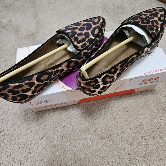 True Barefoot Leopard Pointed Toe Flats Ramelle Size 6 NWB - Picture 2 of 12